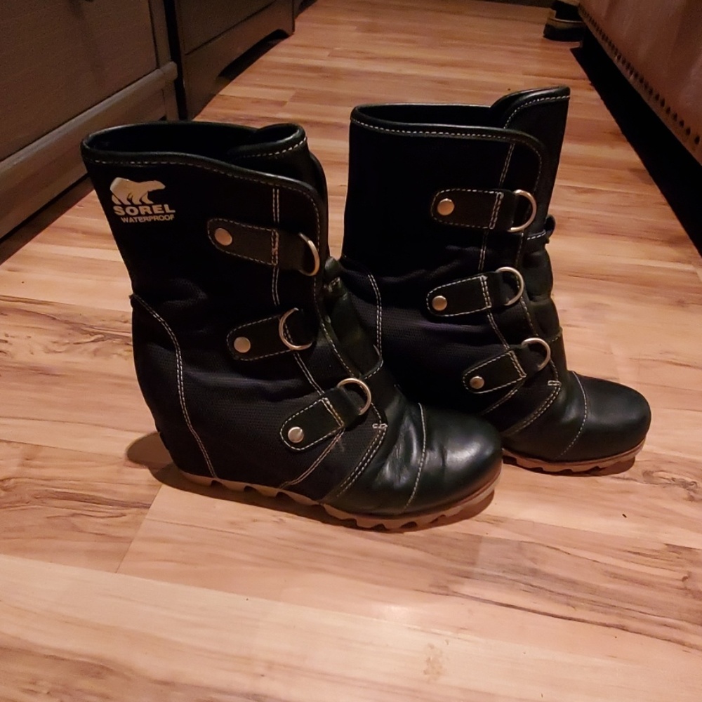 Sorel wedged leather booties